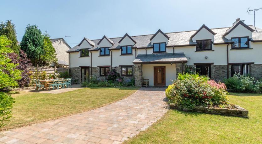 Photo of 4 Bed in West Down