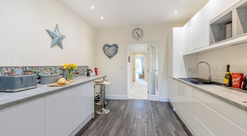 Photo of 4 Bed in Mortehoe