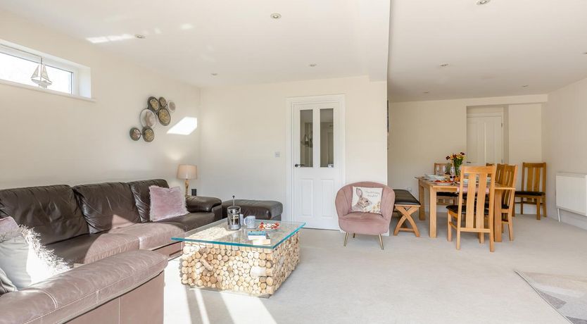 Photo of 4 Bed in Mortehoe