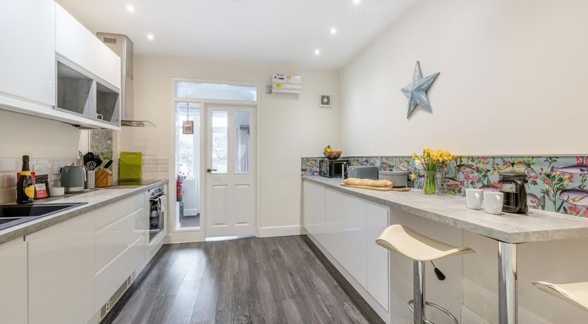 Photo of 4 Bed in Mortehoe