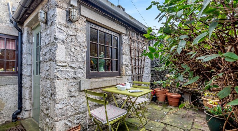 Photo of 2 Bed in Hope Valley