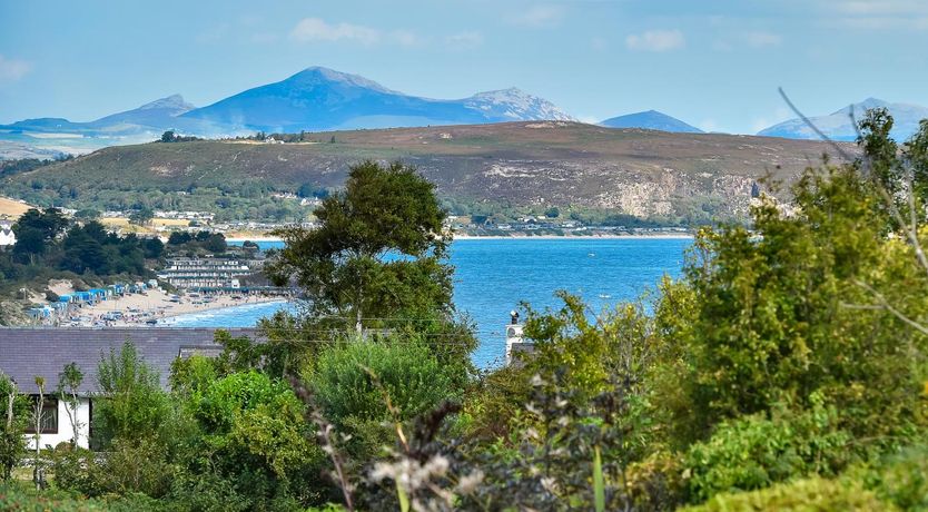 Photo of 4 Bed in Bwlchtocyn