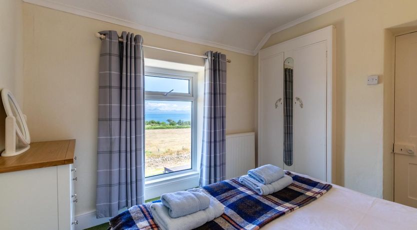 Photo of 4 Bed in Bwlchtocyn