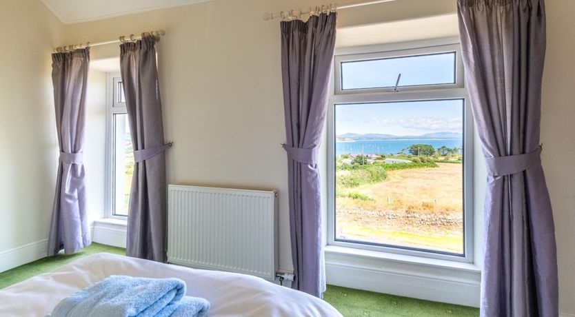 Photo of 4 Bed in Bwlchtocyn