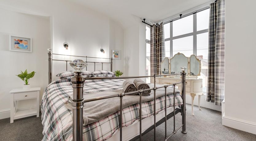 Photo of 2 Bed in Mumbles