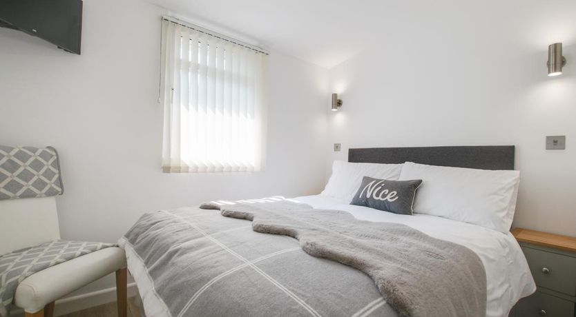 Photo of 2 Bed in Caswell Bay