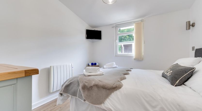 Photo of 2 Bed in Caswell Bay