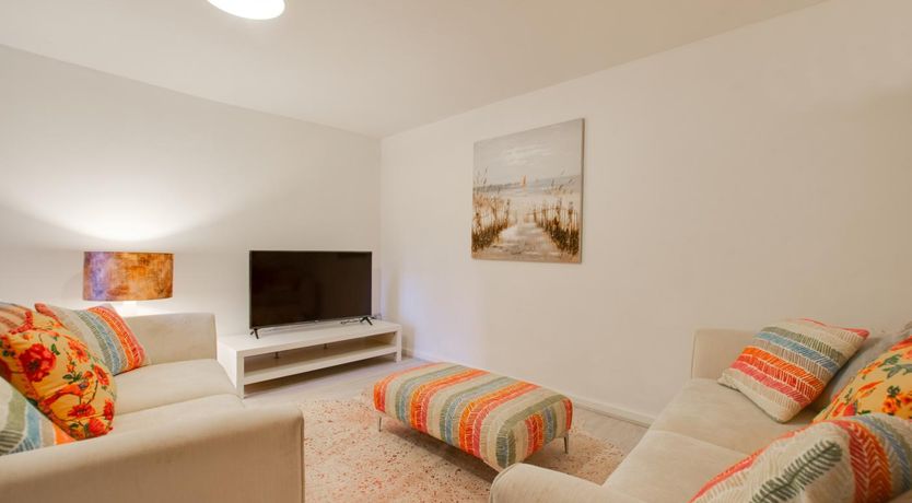 Photo of 3 Bed in Mumbles