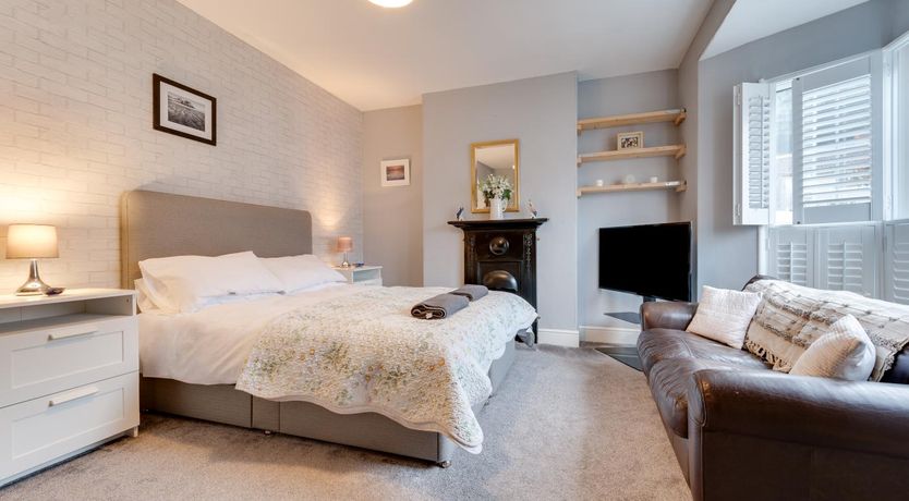 Photo of 3 Bed in Mumbles