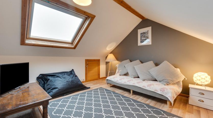 Photo of 3 Bed in Mumbles