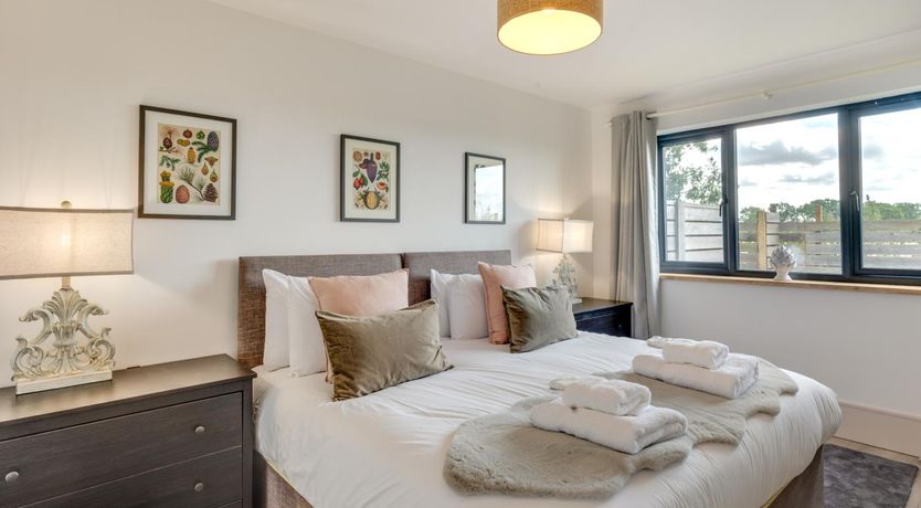 Photo of 5 Bed in Briston