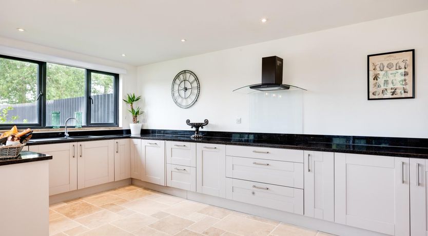 Photo of 5 Bed in Briston