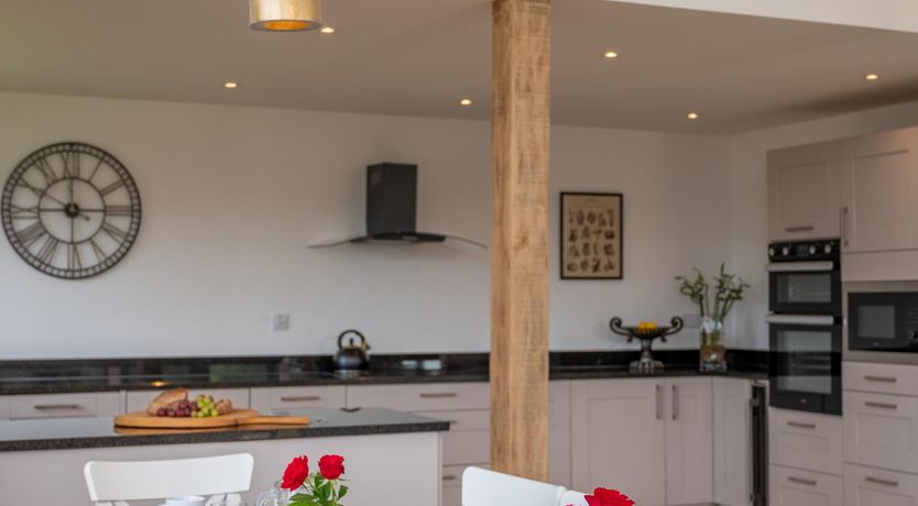 Photo of 5 Bed in Briston