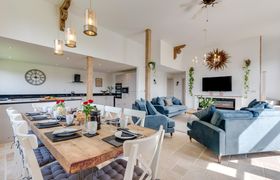 Photo of 5-bed-in-briston-2