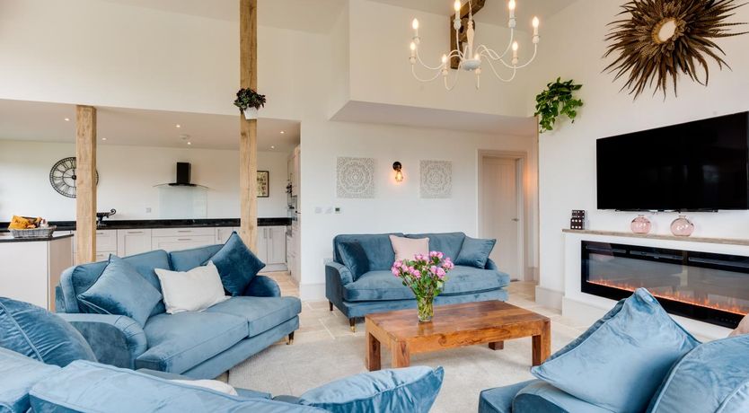 Photo of 5 Bed in Briston