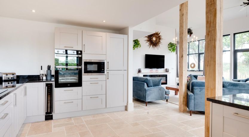 Photo of 5 Bed in Briston