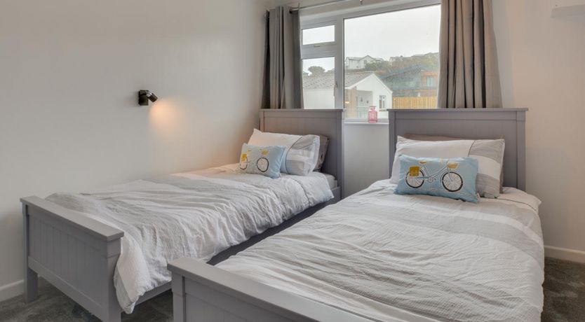 Photo of 2 Bed in Mawgan Porth