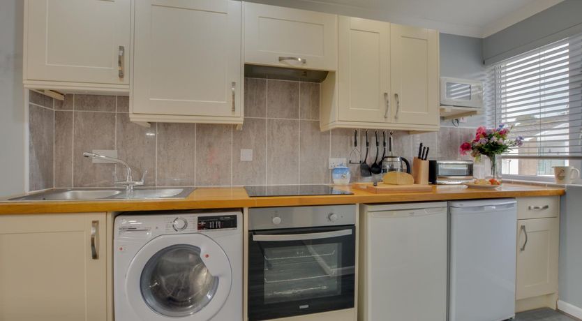 Photo of 2 Bed in Mawgan Porth