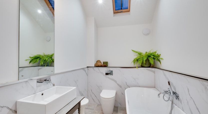 Photo of 7 Bed in Holme-on-Spalding-Moor