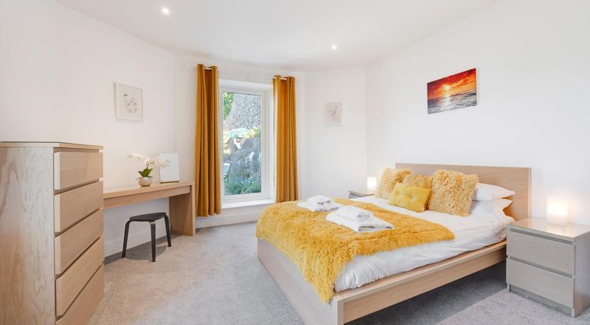 Photo of 3 Bed in Brixham