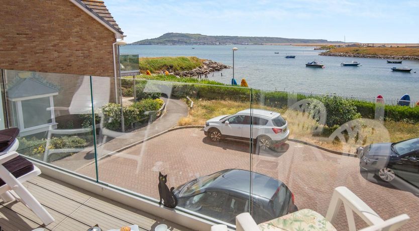 Photo of 3 Bed in Wyke Regis