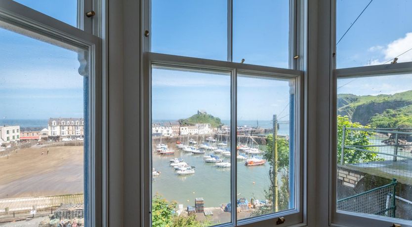Photo of 5 Bed in Ilfracombe