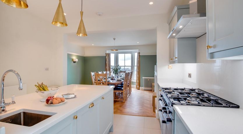 Photo of 5 Bed in Ilfracombe