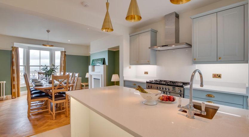 Photo of 5 Bed in Ilfracombe