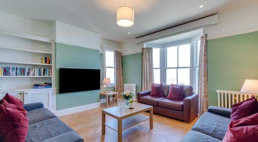 Photo of 5 Bed in Ilfracombe