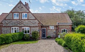 Photo of 3 Bed in Holt