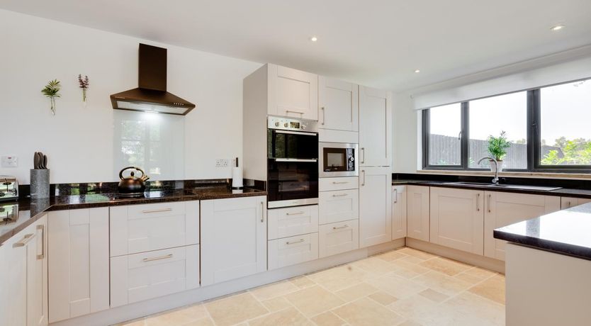 Photo of 5 Bed in Briston