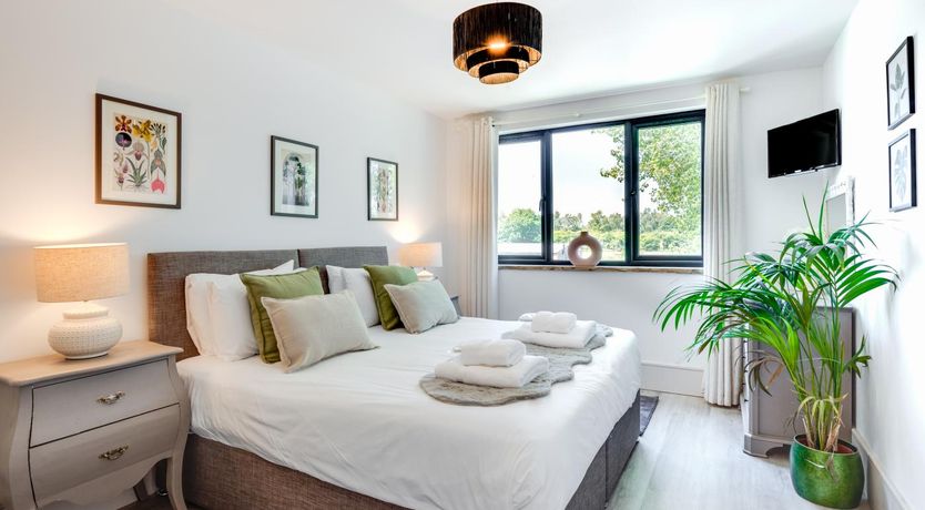 Photo of 5 Bed in Briston