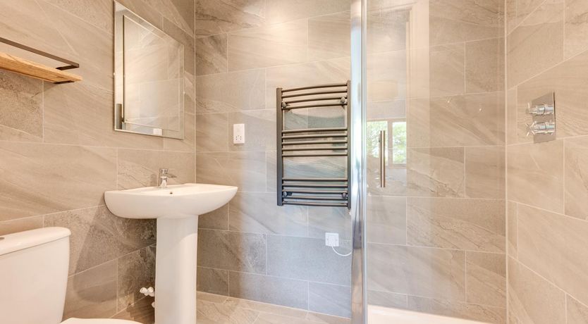 Photo of 5 Bed in Briston