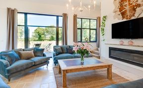 Photo of 5 Bed in Briston
