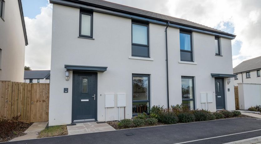 Photo of 2 Bed in St. Eval