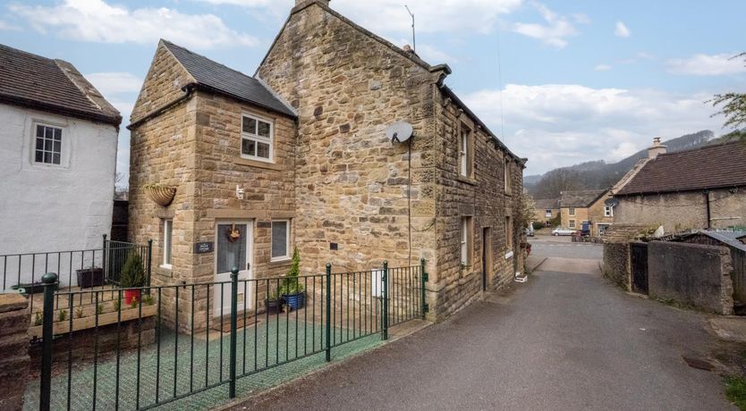 Photo of 3 Bed in Hope Valley