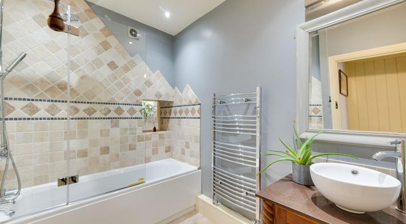 Photo of 3 Bed in Hope Valley