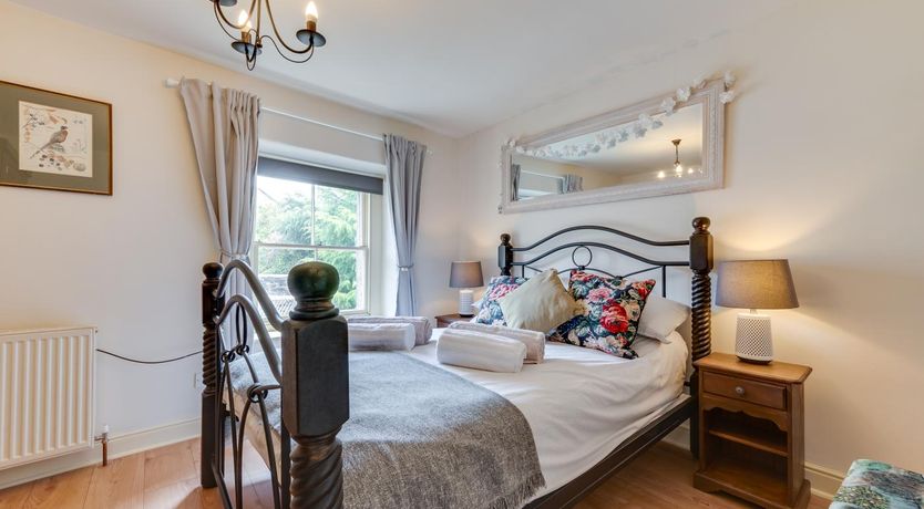 Photo of 3 Bed in Hope Valley