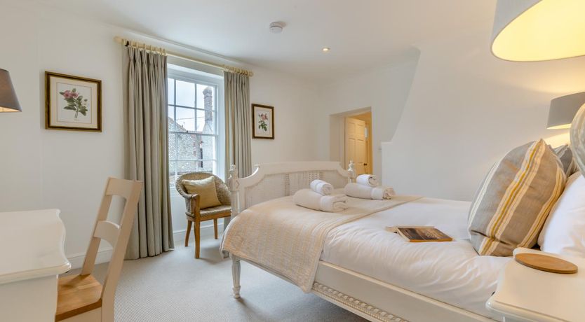 Photo of 4 Bed in Blakeney