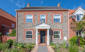Photo of 3 Bed in Holt