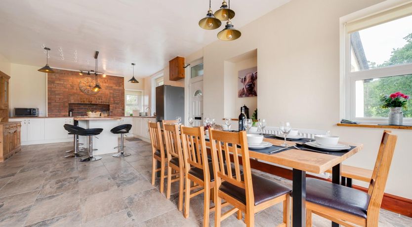 Photo of 5 Bed in Llandovery