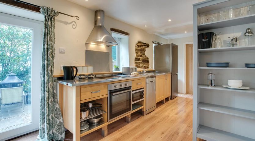 Photo of 4 Bed in Jacobstow