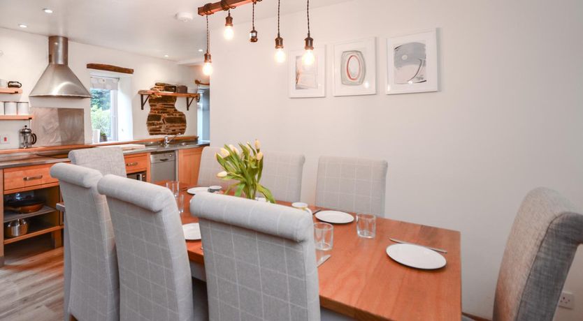 Photo of 4 Bed in Jacobstow