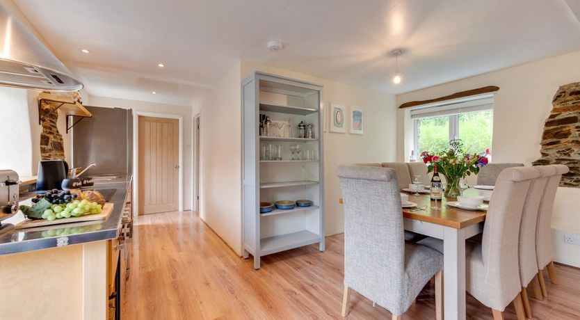 Photo of 4 Bed in Jacobstow