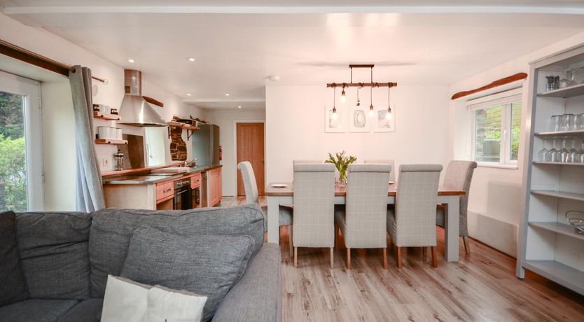 Photo of 4 Bed in Jacobstow