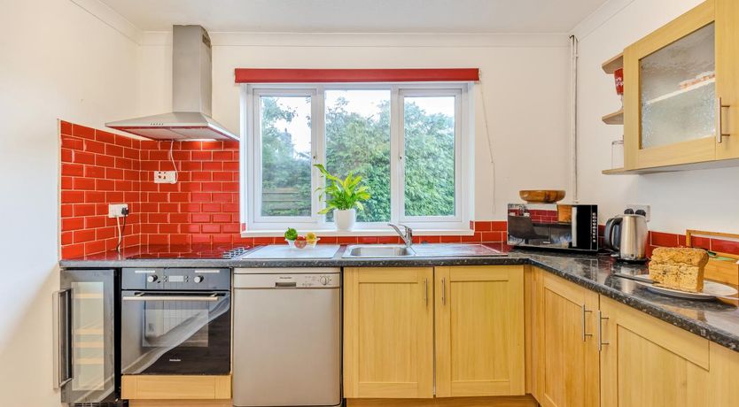 Photo of 3 Bed in Tenby