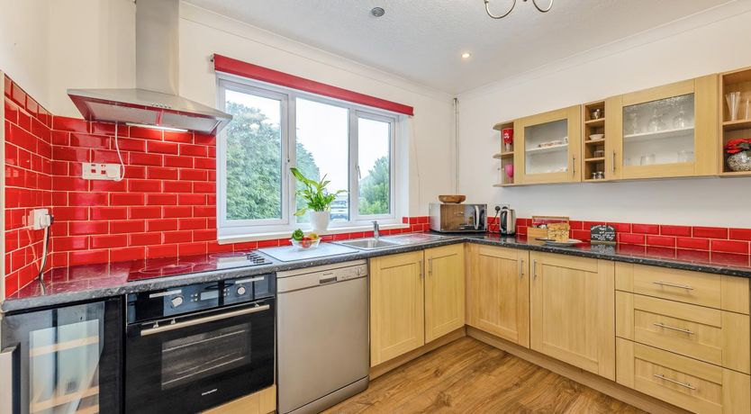 Photo of 3 Bed in Tenby