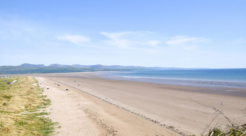 Photo of 3 Bed in Borth-y-Gest