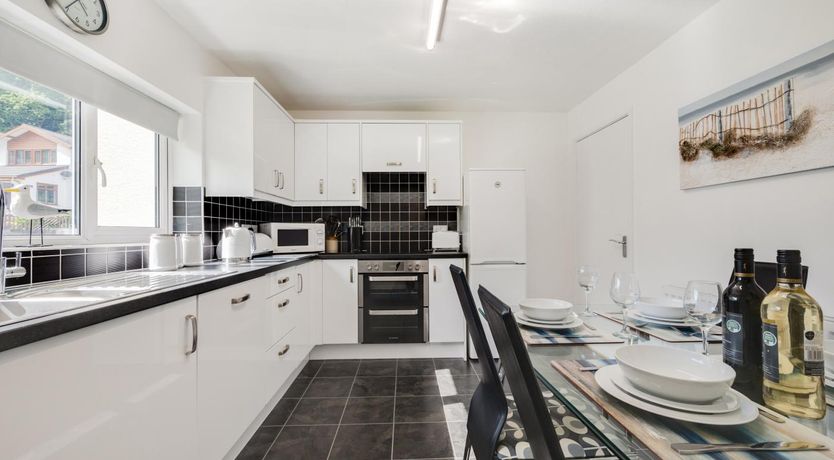 Photo of 3 Bed in Borth-y-Gest