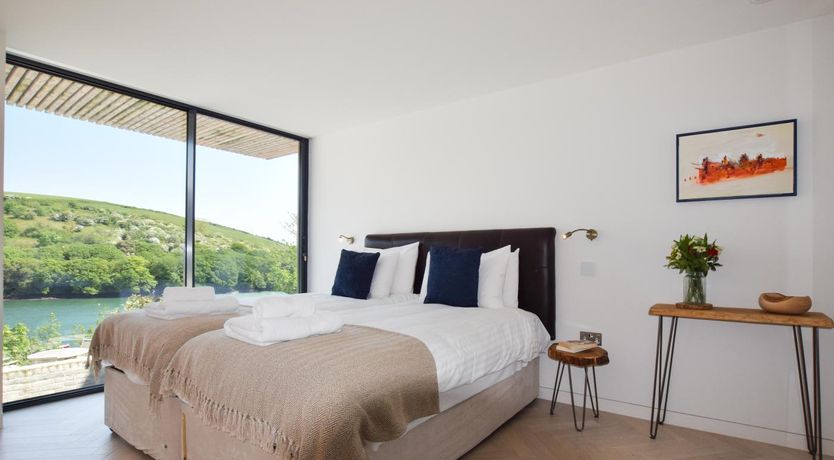 Photo of 3 Bed in Golant